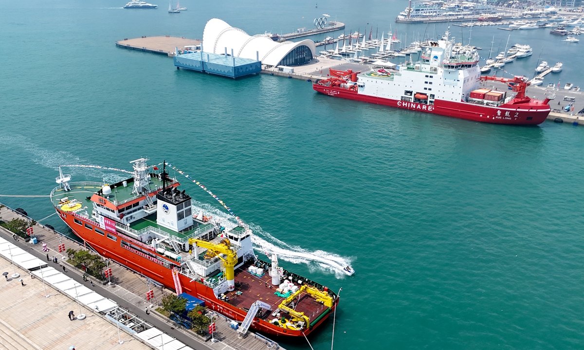 <em>Xuelong 2</em>, China's first domestically made icebreaker, and <em>Jidi</em>, a domestically designed and manufactured new-generation research icebreaker, open for public viewing in Qingdao, East China's Shandong Province, on July 3, 2024. This is also the first time for <em>Jidi</em> to allow for public visit since its official delivery on June 24 this year. Photo: VCG