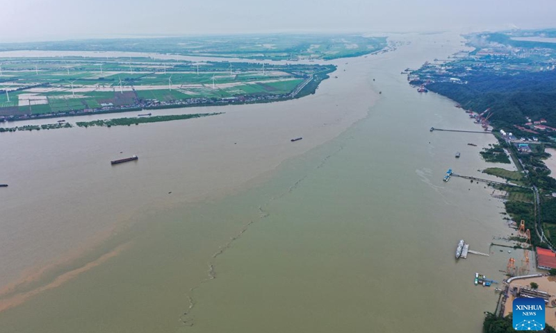 An aerial drone photo taken on July 2, 2024 shows the confluence of the Poyang Lake (R) and the Yangtze River in Hukou County, east China's Jiangxi Province. The water level at Xingzi hydrological station of the Poyang Lake had reached 21.29 meters at 8 p.m. Tuesday, 2.29 meters above the alert mark. (Photo: Xinhua)