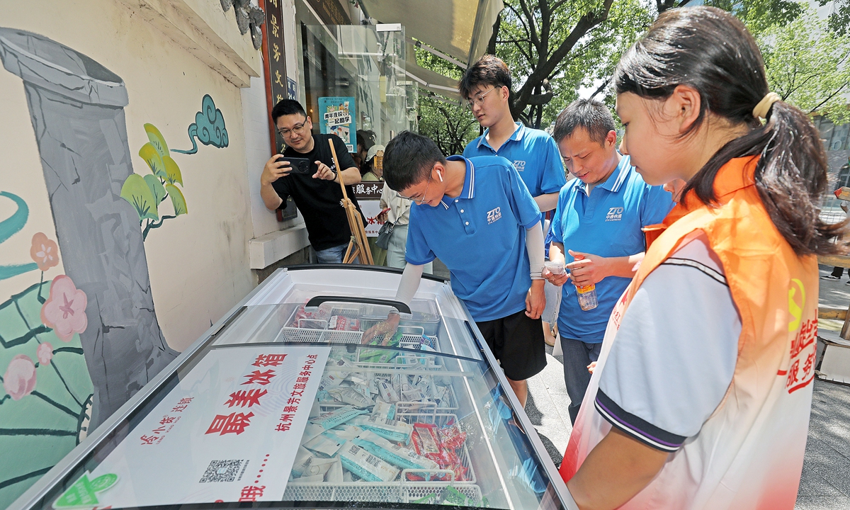 

Outdoor workers distribute ice cream from a freezer in the Shangcheng district of Hangzhou, East China's Zhejiang Province, on July 3, 2024. As temperatures reached 37 C that day, a public welfare activity was held to provide free cold drinks to outdoor workers so they could cool off. Photo: VCG