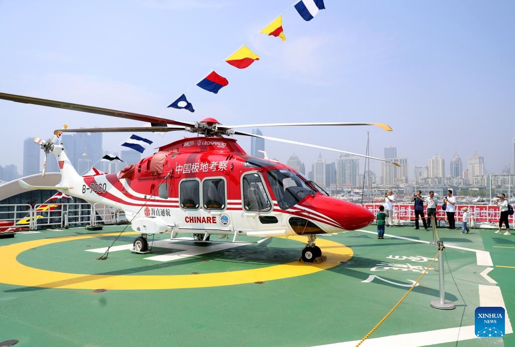 Visitors are pictured on China's icebreaker Xuelong 2 at the pier of Qingdao Olympic Sailing Center in Qingdao, east China's Shandong Province on July 3, 2024. China's icebreaker Xuelong 2 and icebreaker research vessel Jidi were open to public here on Wednesday. This is also the first time for Jidi, China's independently designed and built icebreaker research vessel, to allow for public visit since its official delivery on June 24 this year. (Photo: Xinhua)