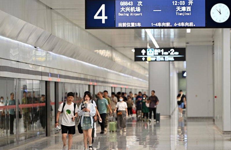 Passengers prepare to board a train bound for north China's Tianjin Municipality at the Beijing Daxing International Airport Station in Beijing, capital of China, July 6, 2024. Photo: Xinhua