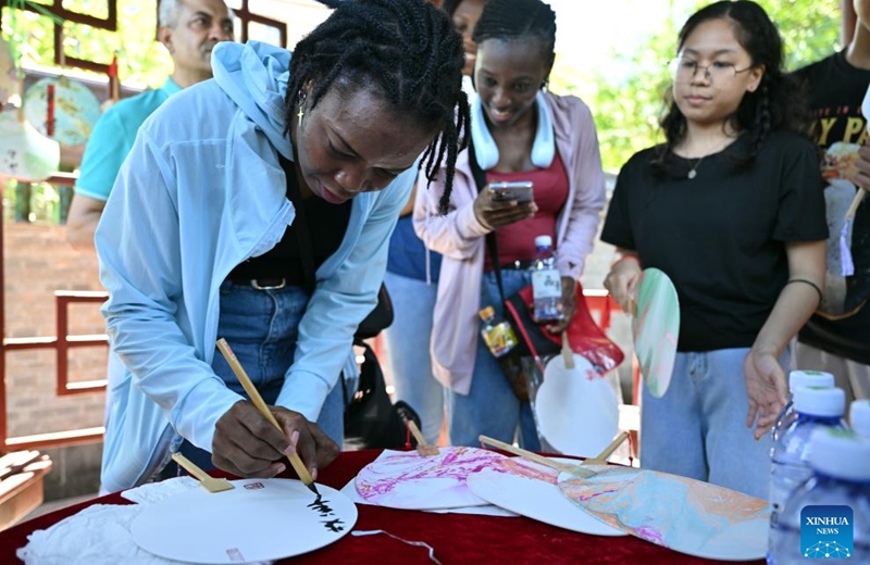 Foreigners learn to make traditional Chinese lacquer fans in Haikou, south China's Hainan Province, July 6, 2024. Photo: Xinhua