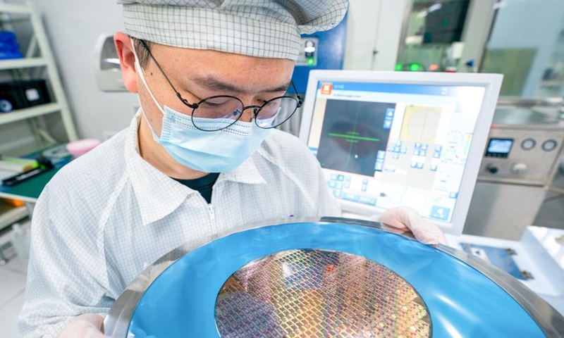 A staff member works at a laboratory of National Optoelectronics Innovation Center in Wuhan, central China's Hubei Province, April 30, 2024. Wuhan East Lake High-tech Development Zone, also known as the optics valley of China, is the birthplace of China's first optical fiber and a national optoelectronic information industry base. In recent years, Hubei Province has made major breakthroughs in the development of optoelectronic information industry and accelerated the building of optoelectronic information industry clusters. Photo: Xinhua