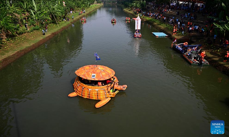 Boats made of plastic bottles sail in the Banjir Kanal Timur river in Jakarta, Indonesia, July 27, 2024. Thirty-two boats made of waste plastics and in various shapes took part in a boat parade event in the Banjir Kanal Timur river in Jakarta, Indonesia on July 27. Organized by local water agencies on Indonesia's National Rivers Day, the event is to call on people to protect rivers and recycle plastic waste. Photo: Xinhua