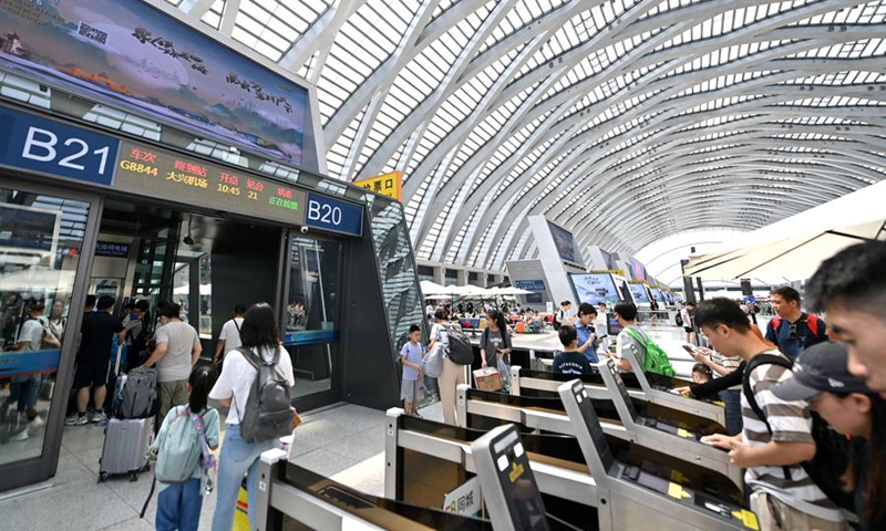 Passengers prepare to board a train bound for Beijing at Tianjin West Railway Station in Tianjin, north China, July 6, 2024. Photo: Xinhua