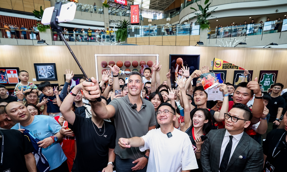 Luis Scola with the Chinese fans  Photo: Courtesy of NBA China