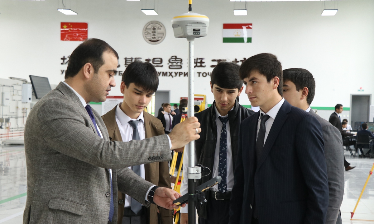 Tajikistan's teacher (left) and students operate an instrument at the Luban Workshop on April 17, 2023. Photo: CFP