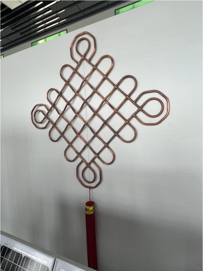 A Chinese knot made by using pipe bending technology at the Luban Workshop Photo: Li Xuanmin/GT