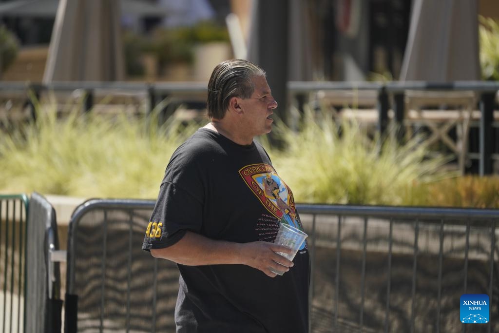 A man walks amid heatwave in Sacramento, California, the United States, July 7, 2024. (Photo: Xinhua)