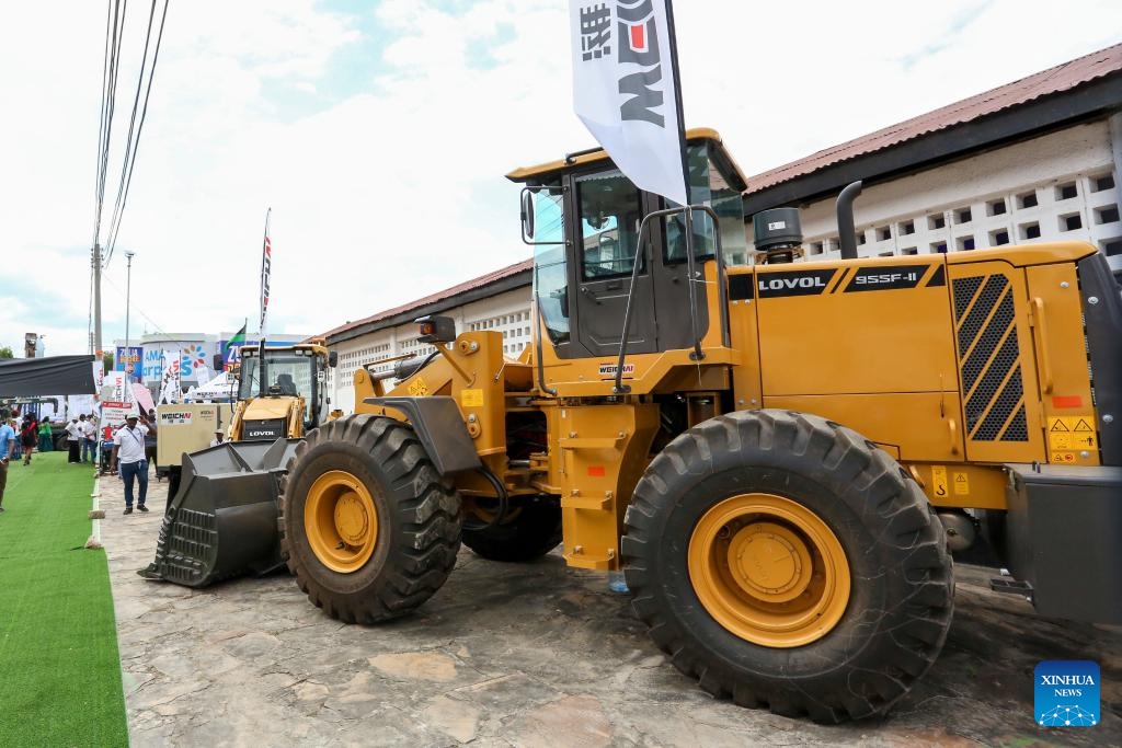 A bulldozer produced and shipped by a Chinese company is displayed at the 48th Dar Es Salaam International Trade Fair (DITF) in Dar es Salaam, Tanzania, July 6, 2024. The 48th DITF, running from June 28 to July 13, hosted more than 4,000 exhibitors from 26 countries, including over 200 Chinese companies. (Photo: Xinhua)