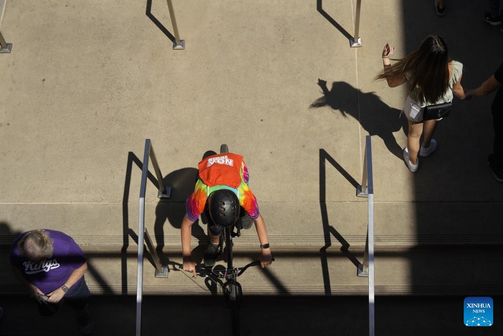 People walk and bike amid heatwave in Sacramento, California, the United States, July 7, 2024. (Photo: Xinhua)