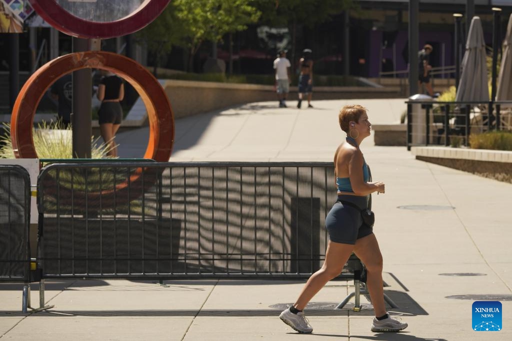 People walk amid heatwave in Sacramento, California, the United States, July 7, 2024. (Photo: Xinhua)