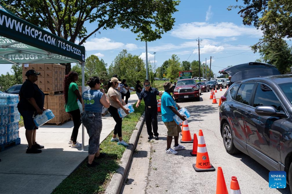 People receive free bottled water at a food distribution site after Hurricane Beryl in Houston, Texas, the United States, on July 9, 2024. (Photo: Xinhua)