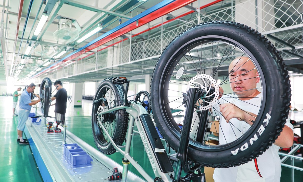 Workers assemble new-energy-assisted bicycles in Jiujiang Economic and Technological Development Zone, East China's Jiangxi Province, on July 10, 2024. Companies in the region have recently developed and manufactured environmentally friendly electric power-assisted bicycles, exporting them to European and American markets.
Photo: VCG