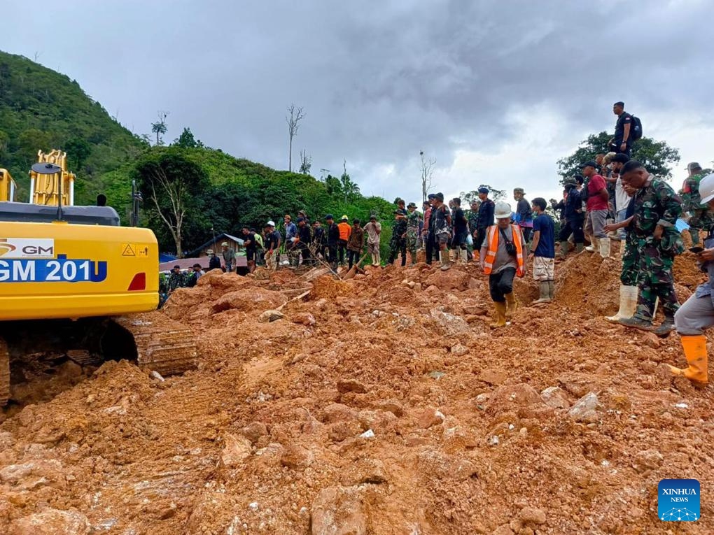 Rescuers conduct rescue operation after landslides hit Tulabolo village in Bone Bolango regency, Gorontalo province, Indonesia, July 10, 2024. Indonesia on Tuesday nearly doubled the number of rescuers and deployed heavy machinery and a helicopter to search for victims of landslides and flash floods in Bone Bolango regency of Gorontalo province, according to a senior rescuer. (Photo: Xinhua)