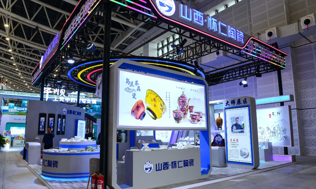 The exhibition booth of Shanxi Province's Huairen ceramic at the 6th Shanxi Cultural Industries Fair Photo: Shanxi Investment Promotion Bureau