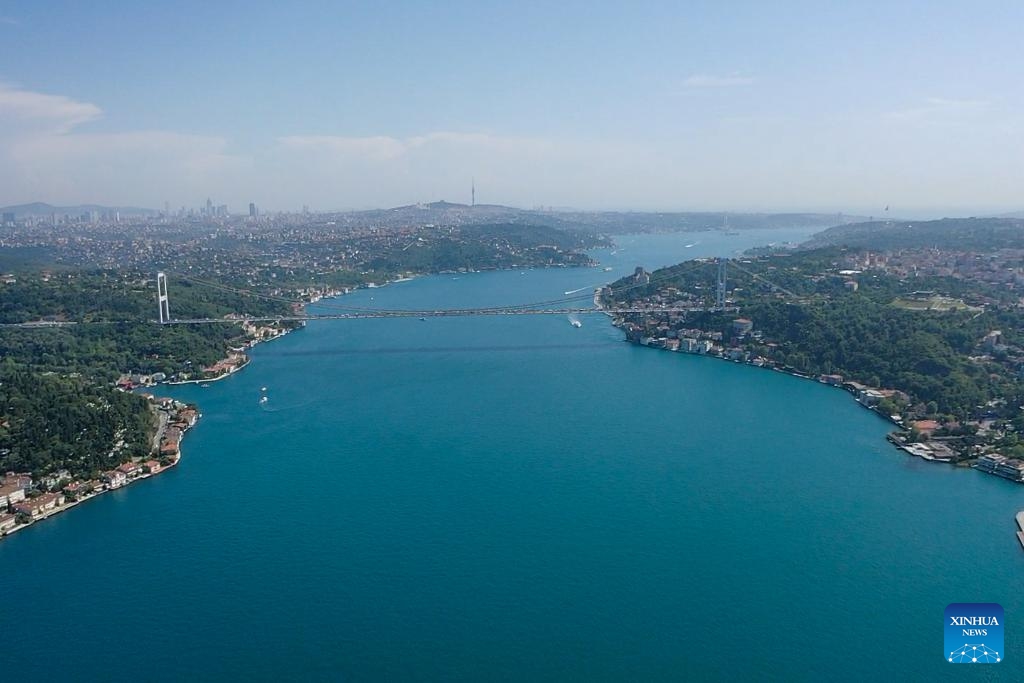 A drone photo taken on July 10, 2024 shows the Bosphorus Strait in Istanbul, Türkiye. Ship traffic in Istanbul's Bosphorus Strait has partially resumed following a temporary suspension caused by an engine failure on a ship earlier on Wednesday, according to Türkiye's Directorate General of Coastal Safety. (Photo: Xinhua)