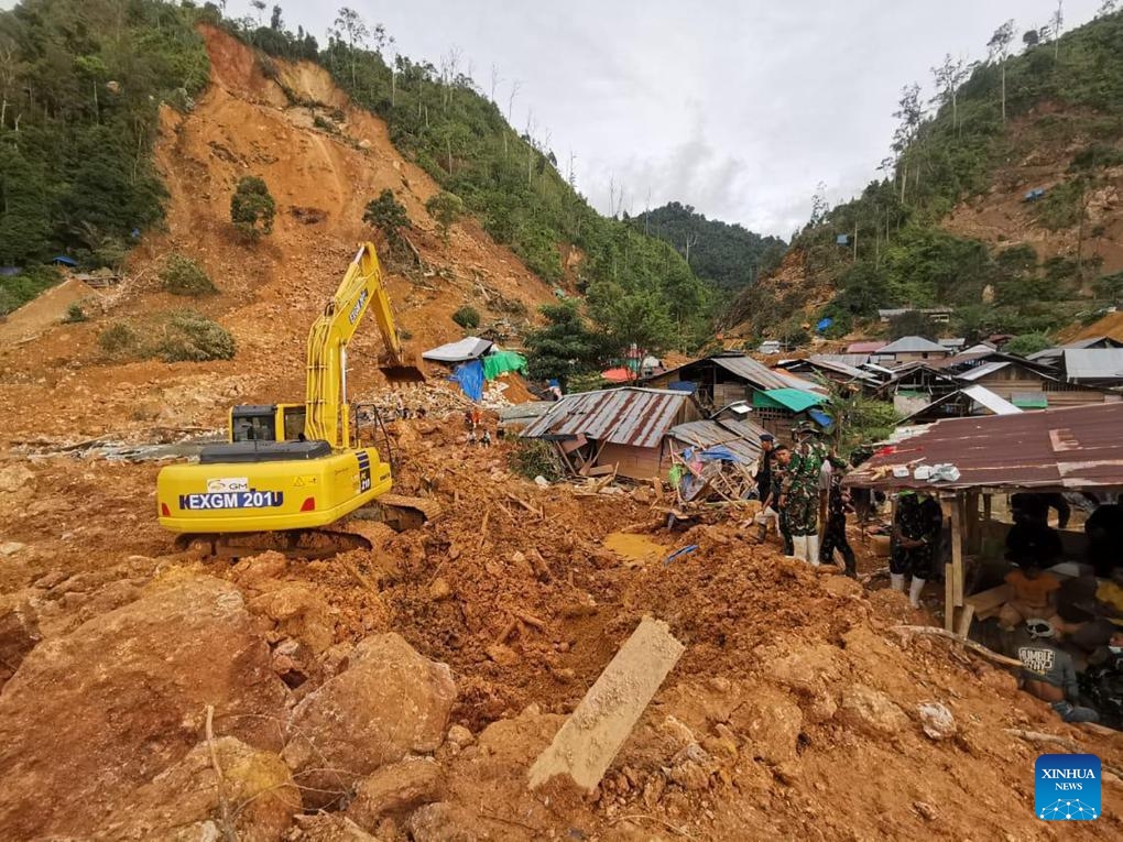 Rescuers conduct rescue operation after landslides hit Tulabolo village in Bone Bolango regency, Gorontalo province, Indonesia, July 10, 2024. Indonesia on Tuesday nearly doubled the number of rescuers and deployed heavy machinery and a helicopter to search for victims of landslides and flash floods in Bone Bolango regency of Gorontalo province, according to a senior rescuer. (Photo: Xinhua)