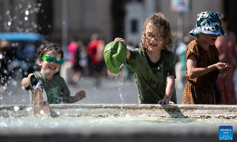 Children cool themselves off at Fontana dei Leoni amid a heatwave in Rome, Italy, July 14, 2024. (Xinhua/Li Jing)