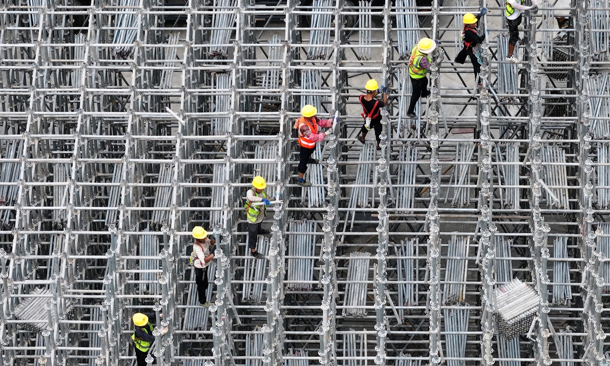 Workers stand on a metal frame at the construction site of the Shanghai-Nanjing section of the Shanghai-Chongqing-Chengdu high-speed railway, in Yangzhou, East China's Jiangsu Province, on July 17, 2024. Photo: VCG