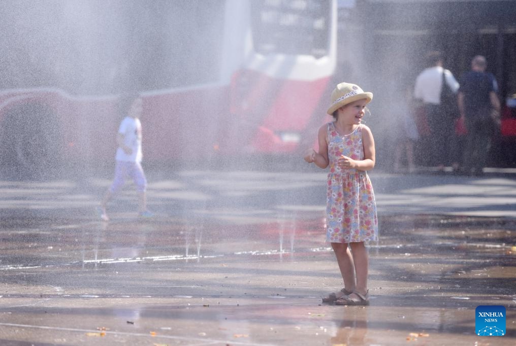 A kid plays at a spray installation in Vienna, Austria, July 16, 2024. (Photo: Xinhua)