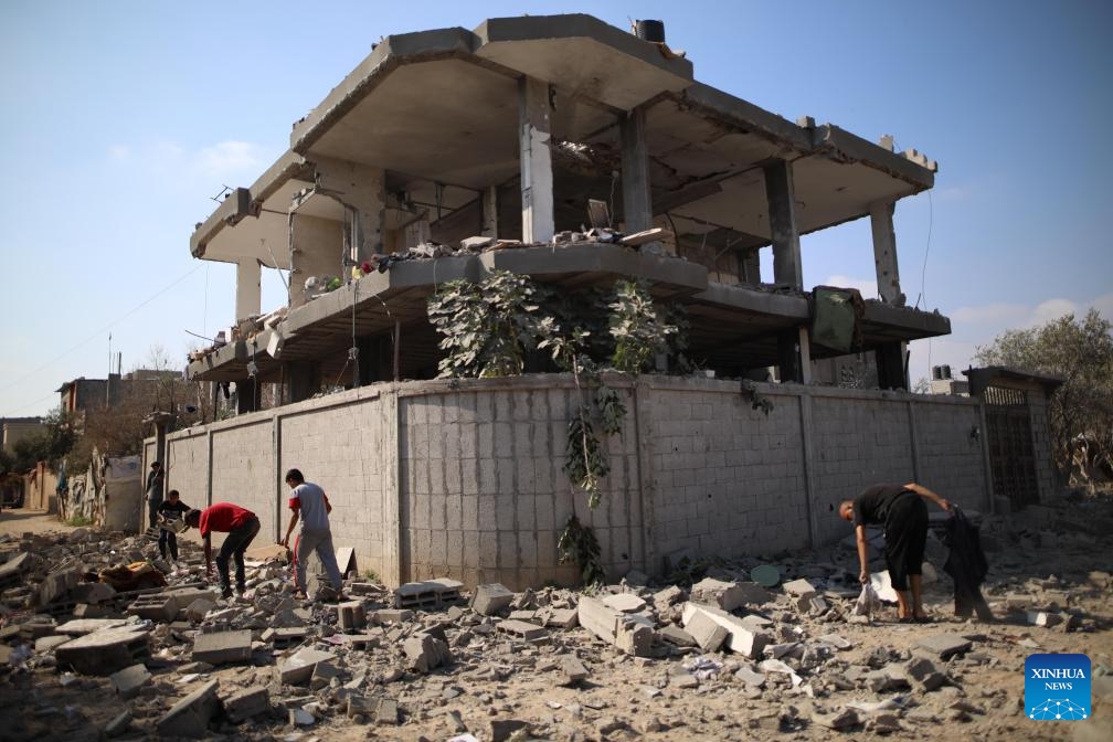 People collect items from the rubble of a destroyed building after an Israeli airstrike in the Nuseirat refugee camp in central Gaza, on July 16, 2024. During the past 24 hours, the Israeli military killed 49 people and wounded 69 others, bringing the total death toll to 38,713 and injuries to 89,166 since the Palestinian-Israeli conflict broke out in early October 2023, Gaza-based health authorities said in a statement on Tuesday. (Photo: Xinhua)