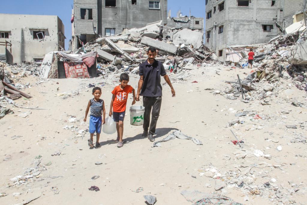 Family members of Ahmed Shinbari fetch water in the northern parts of Gaza, on July 17, 2024. About 67 percent of water, sanitation facilities and infrastructure have been destroyed or damaged in the Gaza Strip, the United Nations Relief and Works Agency for Palestine Refugees in the Near East (UNRWA) said on the social media platform X in June. (Photo: Xinhua)