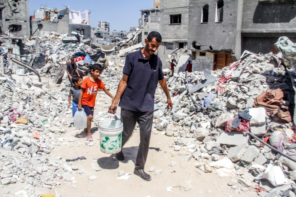 Family members of Ahmed Shinbari fetch water in the northern parts of Gaza, on July 17, 2024. About 67 percent of water, sanitation facilities and infrastructure have been destroyed or damaged in the Gaza Strip, the United Nations Relief and Works Agency for Palestine Refugees in the Near East (UNRWA) said on the social media platform X in June. (Photo: Xinhua)