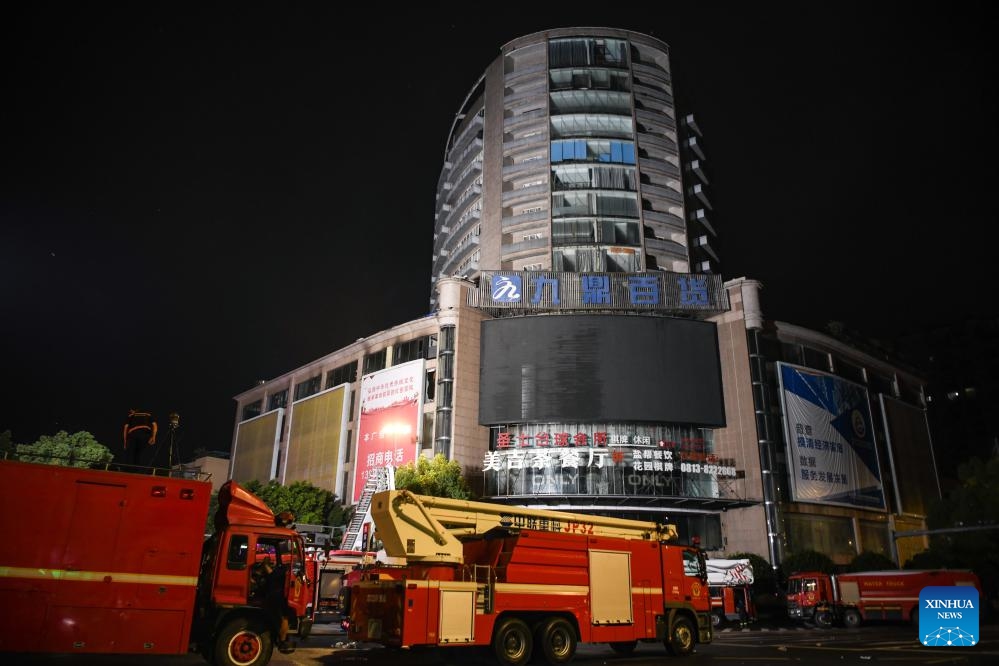 This photo taken on July 18, 2024 shows firefighting vehicles at the site of a department store fire in Zigong City, southwest China's Sichuan Province. (Photo: Xinhua)