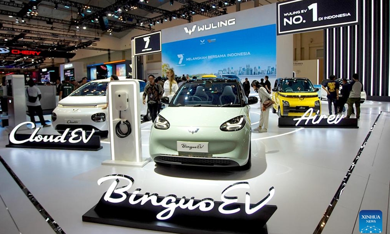 Visitors look at vehicles displayed during media preview of the GAIKINDO Indonesia International Auto Show (GIIAS) 2024 in Tangerang of Banten province, Indonesia, July 17, 2024. The GIIAS 2024 will open to the public from July 18 to July 28. (Photo: Xinhua)