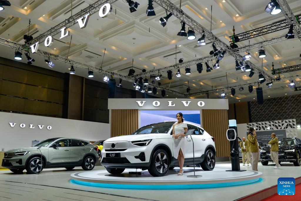 This photo taken on July 18, 2024 shows the booth of VOLVO at GAIKINDO Indonesia International Auto Show (GIIAS) 2024 in Tangerang, Banten Province, Indonesia. The 31st GIIAS opened at the Indonesia Convention Exhibition in Tangerang on Thursday. Dozens of international automobile brands appeared at the auto show which will last until July 28. (Photo: Xinhua)