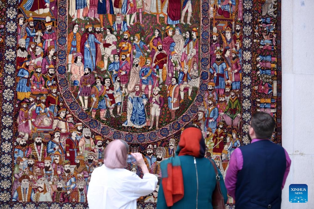 Visitors view a carpet at a carpet museum in Tehran, Iran, July 18, 2024. (Photo: Xinhua)