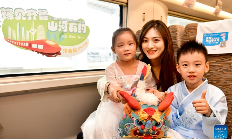 Passengers pose for a photo on bullet train G4007 from Heze to Zhengzhou, July 18, 2024. The section from Zhuangzhai in east China's Shandong Province to Lankao in central China's Henan Province was put into service on Thursday, marking the full operation of the 472-kilometer-long Rizhao-Lankao high-speed railway. (Photo: Xinhua)