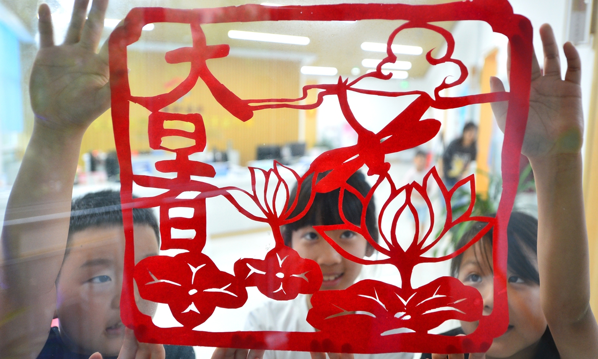 
Children post large paper-cuttings of Dashu, or Greater Heat, at a residential community in Qingdao, East China's Shandong Province, on July 22, 2024, which marks the beginning of Dashu this year. Dashu is the 12th solar term according to the traditional Chinese calendar, and signals that most parts of China have entered the hottest time of the year. Photo: VCG