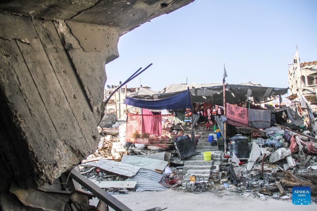 This photo taken on July 21, 2024 shows a temporary tent over the rubble of a destroyed house in Beit Lahia town in northern Gaza. (Photo: Xinhua)