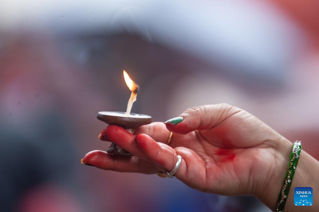 A devotee prays on the first Monday of the holy month of Shrawan in Lalitpur, Nepal, on July 22, 2024. (Photo: Xinhua)