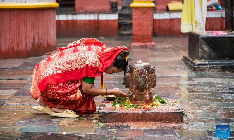 A devotee prays on the first Monday of the holy month of Shrawan in Lalitpur, Nepal, on July 22, 2024. (Photo: Xinhua)