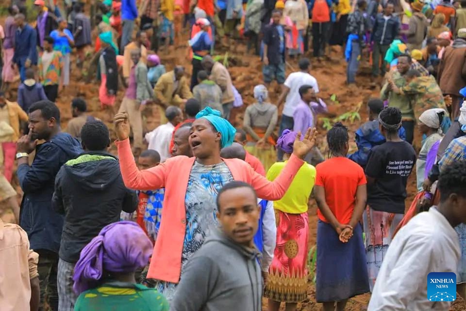 People are seen at the site of a landslide in southern Ethiopia's Geze Gofa district, July 22, 2024. The death toll from a landslide in southern Ethiopia has risen to 146, local government officials said on Tuesday. The deadly landslide occurred on Monday morning at around 10:00 a.m. local time (0700 GMT) in southern Ethiopia's Geze Gofa district. (Photo: Xinhua)