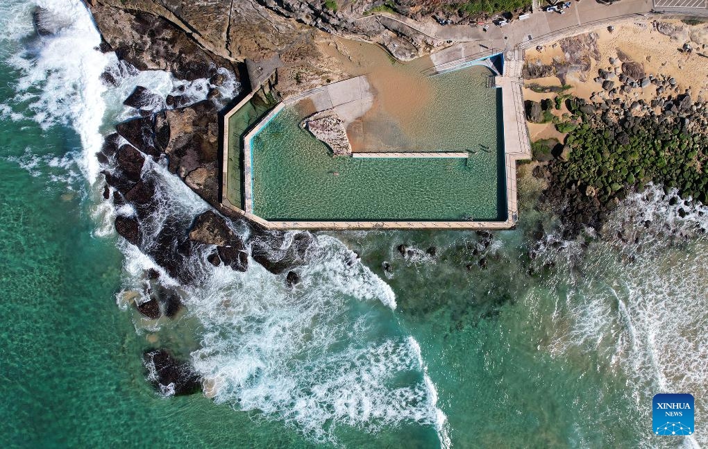 An aerial drone photo taken on July 23, 2024 shows a view of the North Curl Curl Rockpool in Sydney, Australia. (Photo: Xinhua)