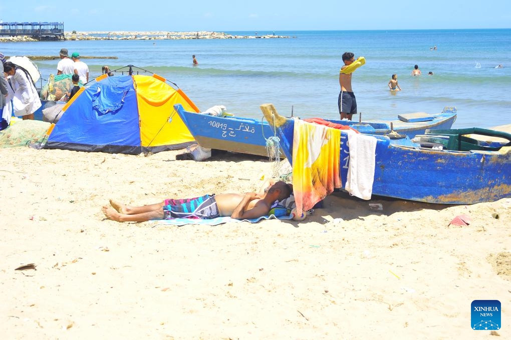 People play in water and cool off by the seaside during a heat wave in Tunis, Tunisia, July 22, 2024. (Photo: Xinhua)