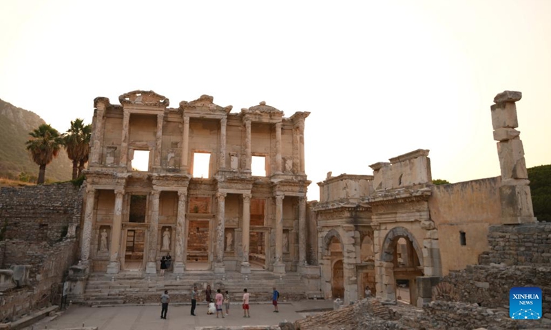 Tourists visit the ancient city of Ephesus in Izmir, Türkiye, July 22, 2024. (Photo: Xinhua)