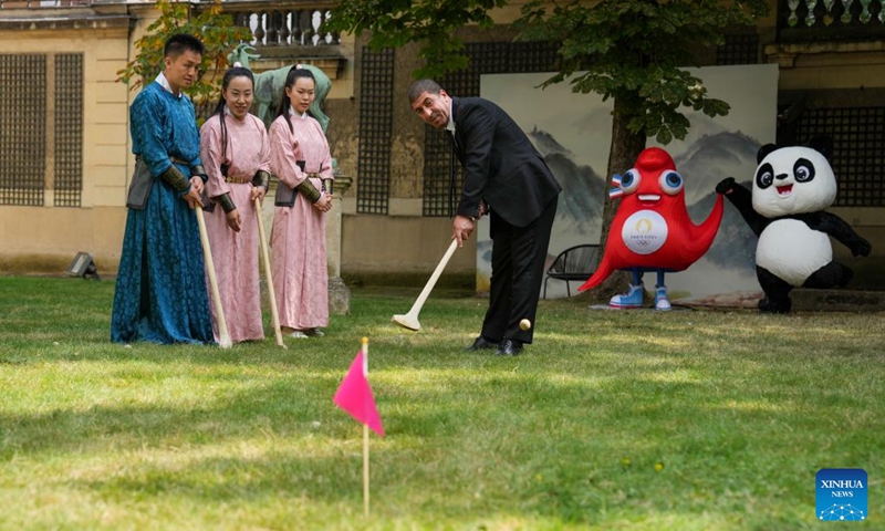 A visitor plays Chuiwan, a traditional Chinese ball-striking game, at the China House in Paris, France, on July 24, 2024. The China House for the Paris 2024 Olympic Games was inaugurated at the Hotel Salomon de Rothschild in Paris on Wednesday. Photo: Xinhua