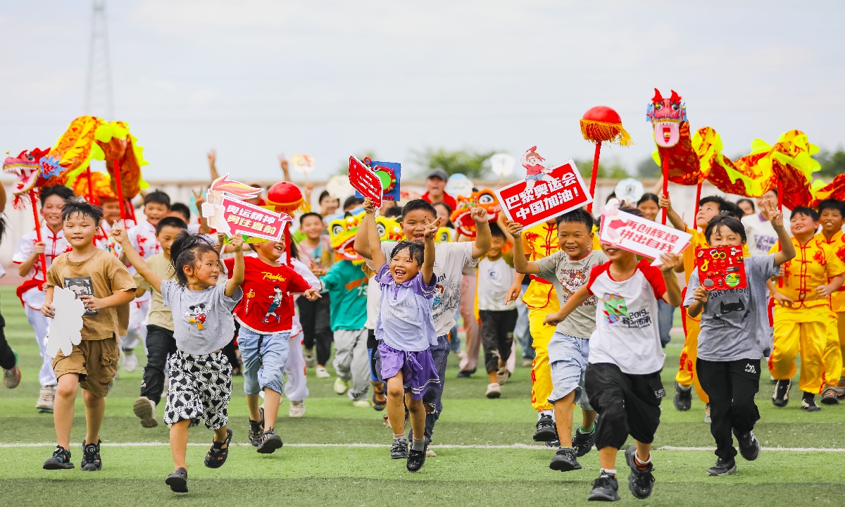 

Children run with signs welcoming the Paris Olympic Games at a primary school in Fuyang, East China's Anhui Province, on July 25, 2024. With the Paris Games officially starting on July 26, the children promoted the spirit of sports through a themed activity that included performing traditional dragon and lion dances and sending blessings to the Chinese delegation. Photo: VCG