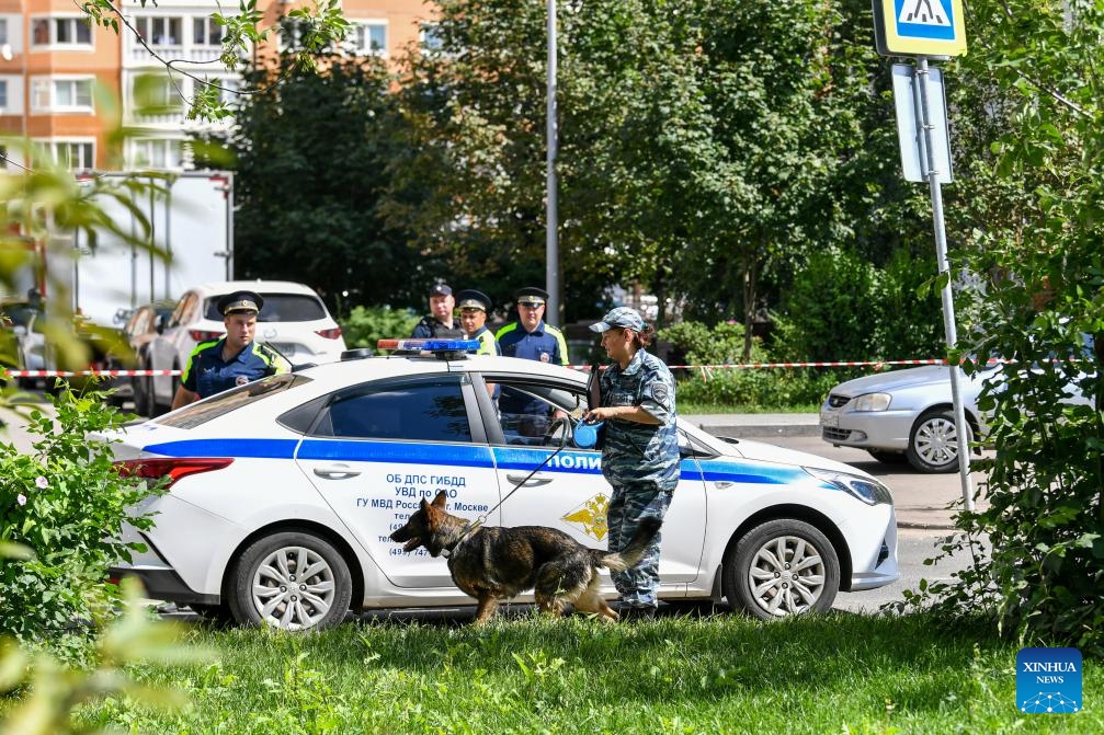 Security personnel gather near the scene of a car explosion in Moscow, Russian, July 24, 2024. Two people were injured in a car explosion in Moscow, local media reported on Wednesday. The explosion was caused by the detonation of an unidentified object in a car parked in the courtyard of a residential building in northern Moscow, Russia's TASS News Agency quoted spokesperson of the Russian Ministry of Internal Affairs Irina Volk as saying. (Photo: Xinhua)