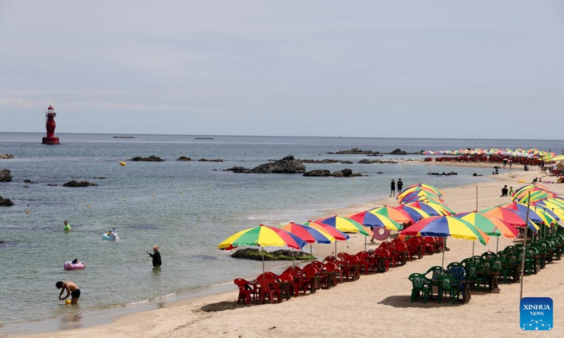 Tourists have fun on the beach in Donghae city, Gangwon province, South Korea, July 24, 2024. (Photo: Xinhua)