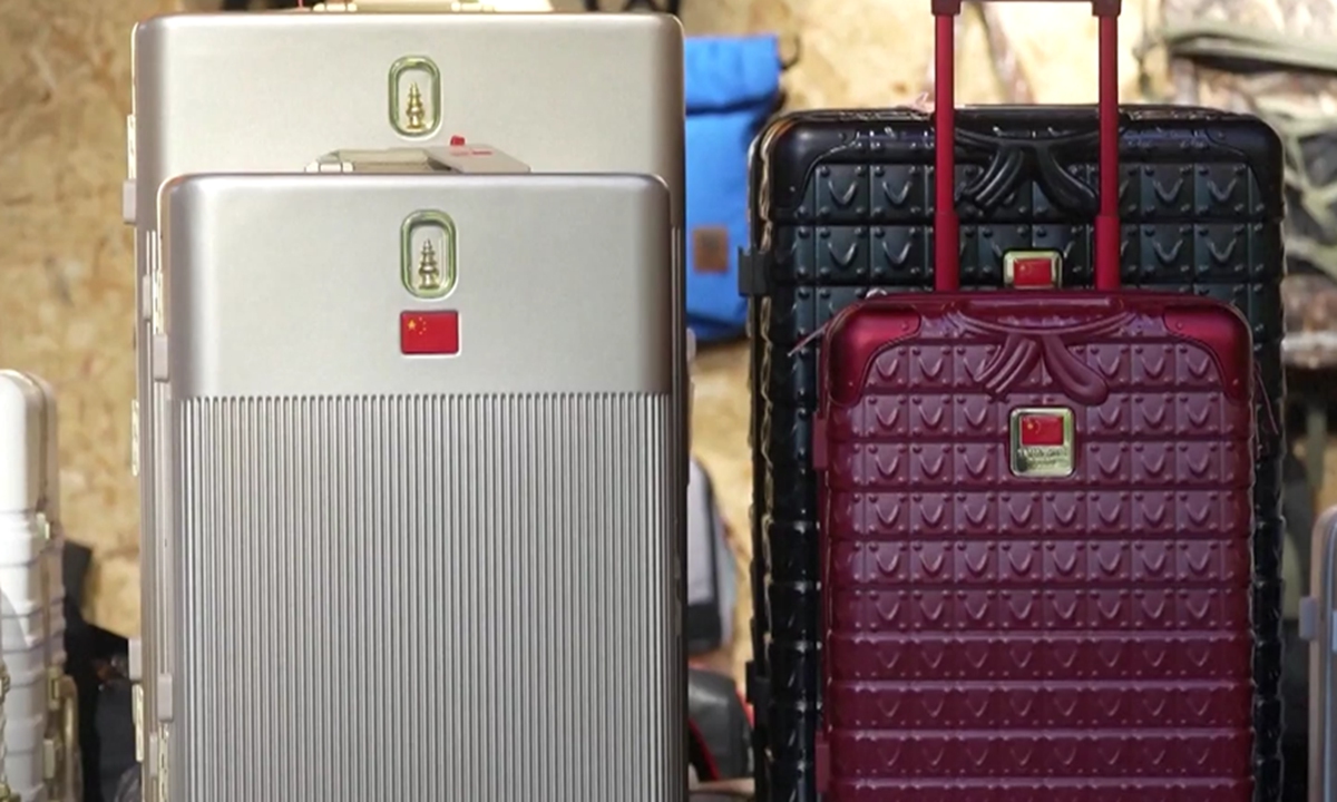 Traditional-style Chinese athletes' suitcases, 