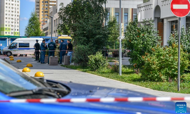 Security personnel gather near the scene of a car explosion in Moscow, Russian, July 24, 2024. Two people were injured in a car explosion in Moscow, local media reported on Wednesday. The explosion was caused by the detonation of an unidentified object in a car parked in the courtyard of a residential building in northern Moscow, Russia's TASS News Agency quoted spokesperson of the Russian Ministry of Internal Affairs Irina Volk as saying. (Photo: Xinhua)