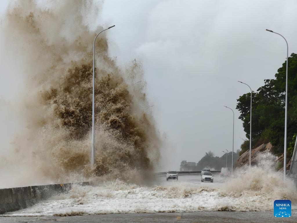 Huge waves lash the shore in Sansha Township of Xiapu County, southeast China's Fujian Province, July 25, 2024. (Photo: Xinhua)