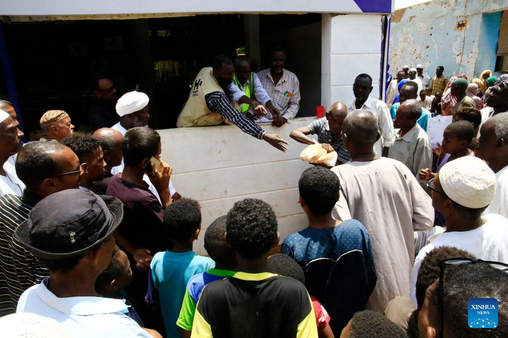 Bread is distributed for free at a charity bakery in Omdurman city, Sudan, July 24, 2024. The Charity Bread Project has recently been launched by the Human Appeal, a non-profit organization, to distribute free bread for people in need in Omdurman city. (Photo: Xinhua)