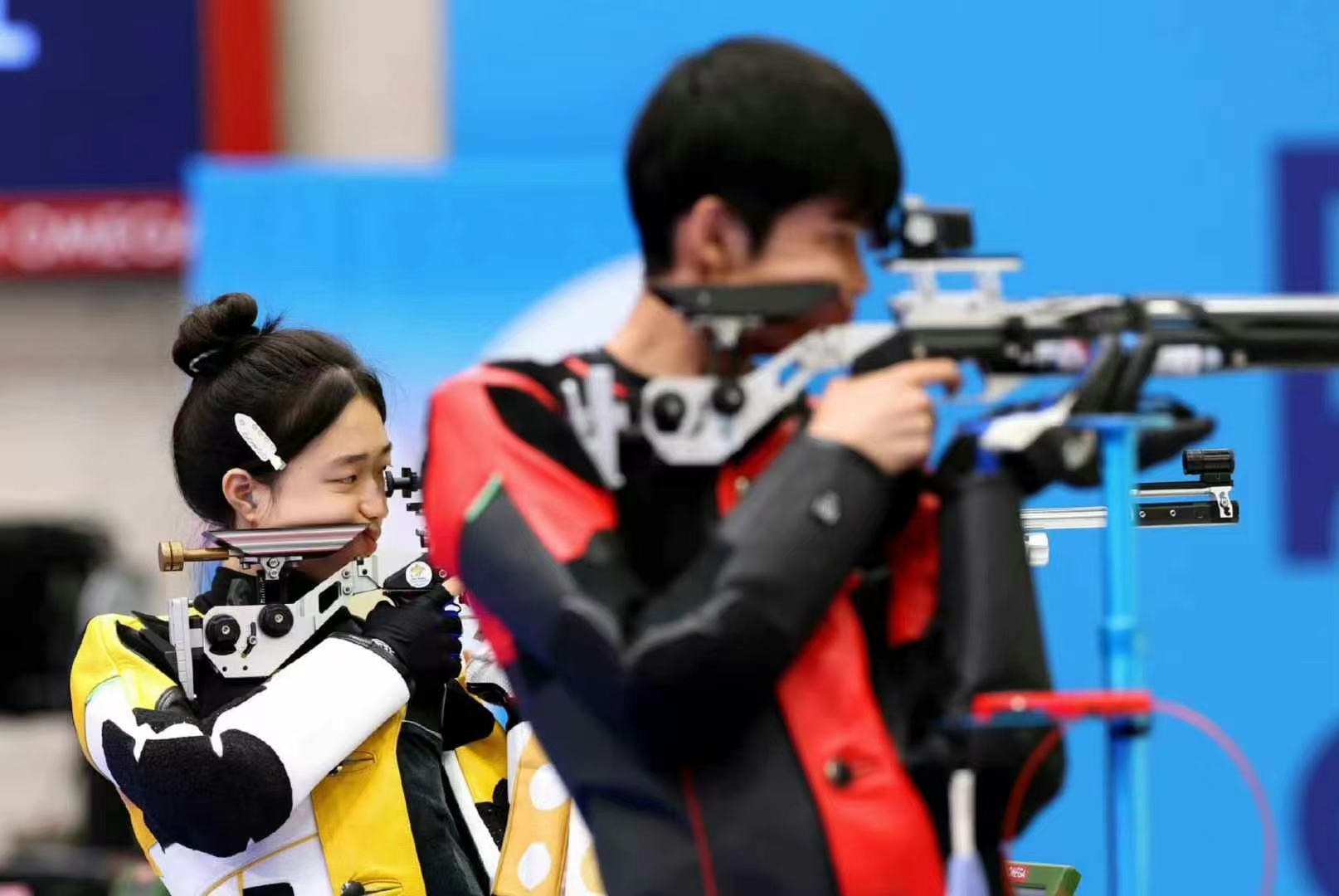 Huang Yuting (L)/Sheng Lihao of China compete during the 10m air rifle mixed team gold medal match of shooting between China and South Korea at the Paris 2024 Olympic Games in Chateauroux, France, on July 27, 2024. (Xinhua/Ju Huanzong)